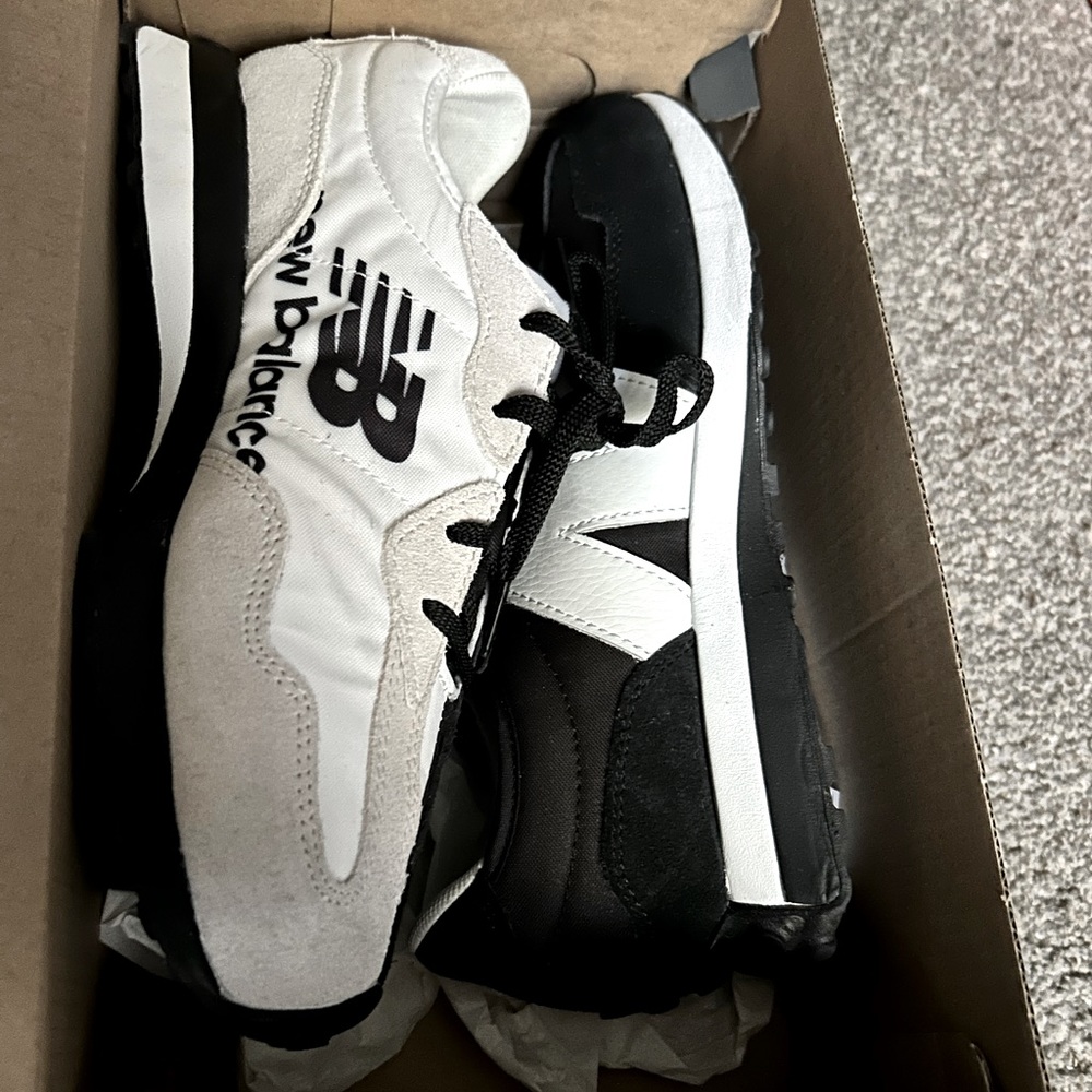 New Balance 327 Black & White Split Pack..        **LIMITED EDITION**